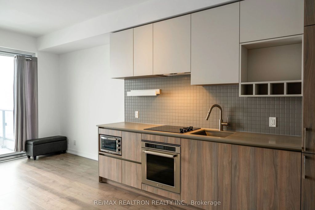 950 Portage Parkway 5208, Vaughan