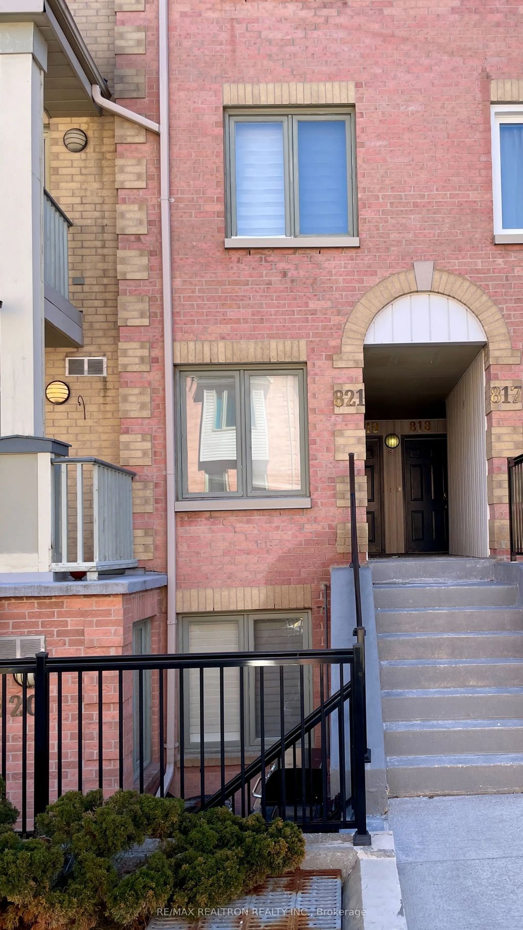 75 Weldrick Road 821, Richmond Hill
