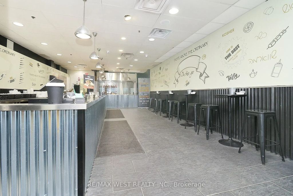 1118 Centre Street 21, Vaughan