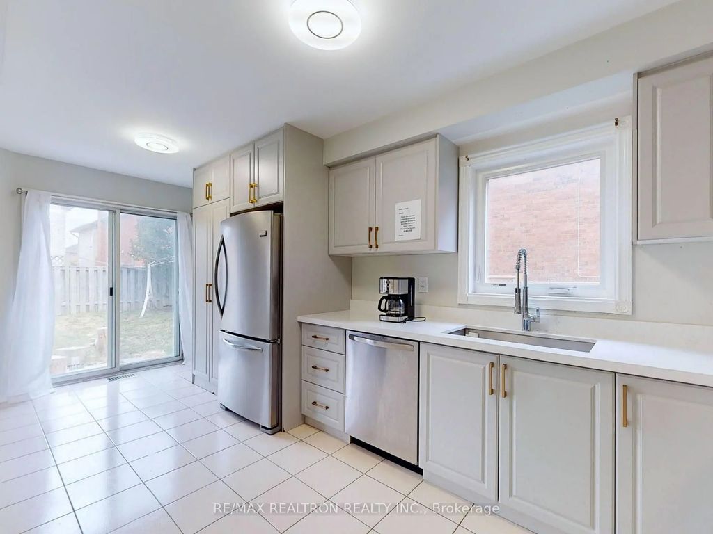 8 Estoril Street Upper, Richmond Hill