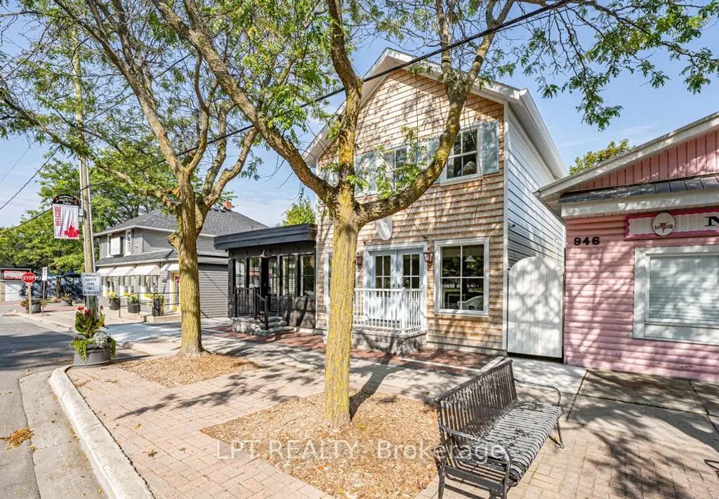 944 Lake Drive E, Georgina