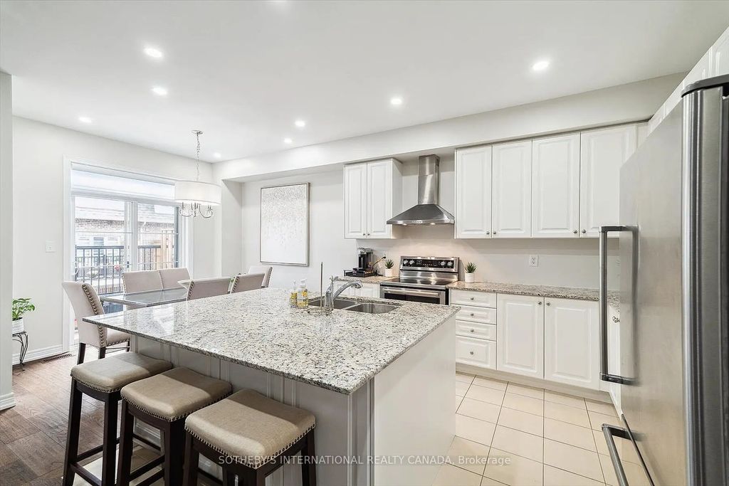 12 Deep River Lane S, Richmond Hill