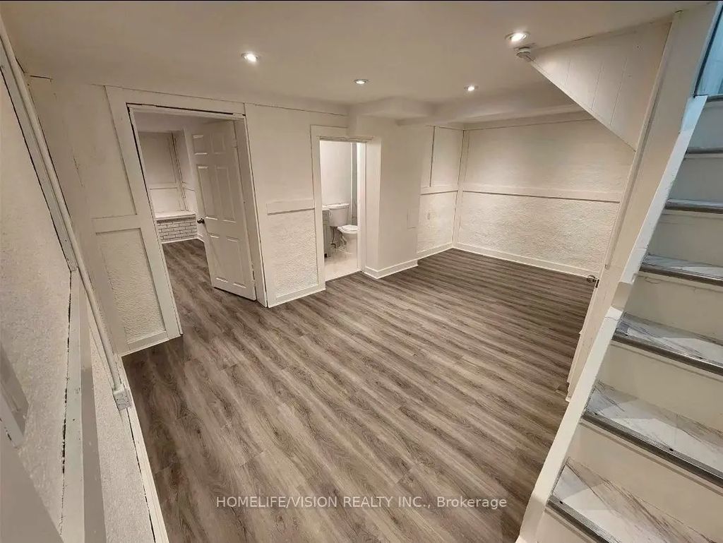 271 Sussex Ave Avenue Bsmt, Richmond Hill