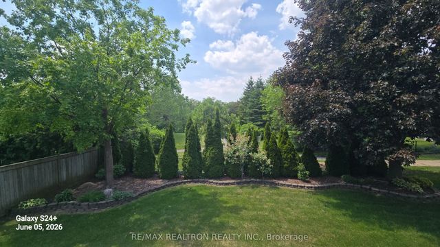 6 White Oak Crescent, Richmond Hill