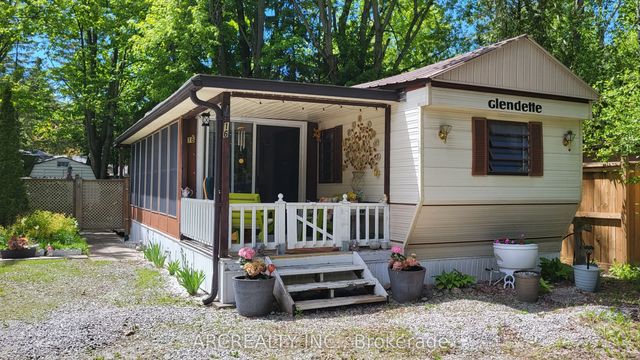 16 Chickadee Court, Georgina