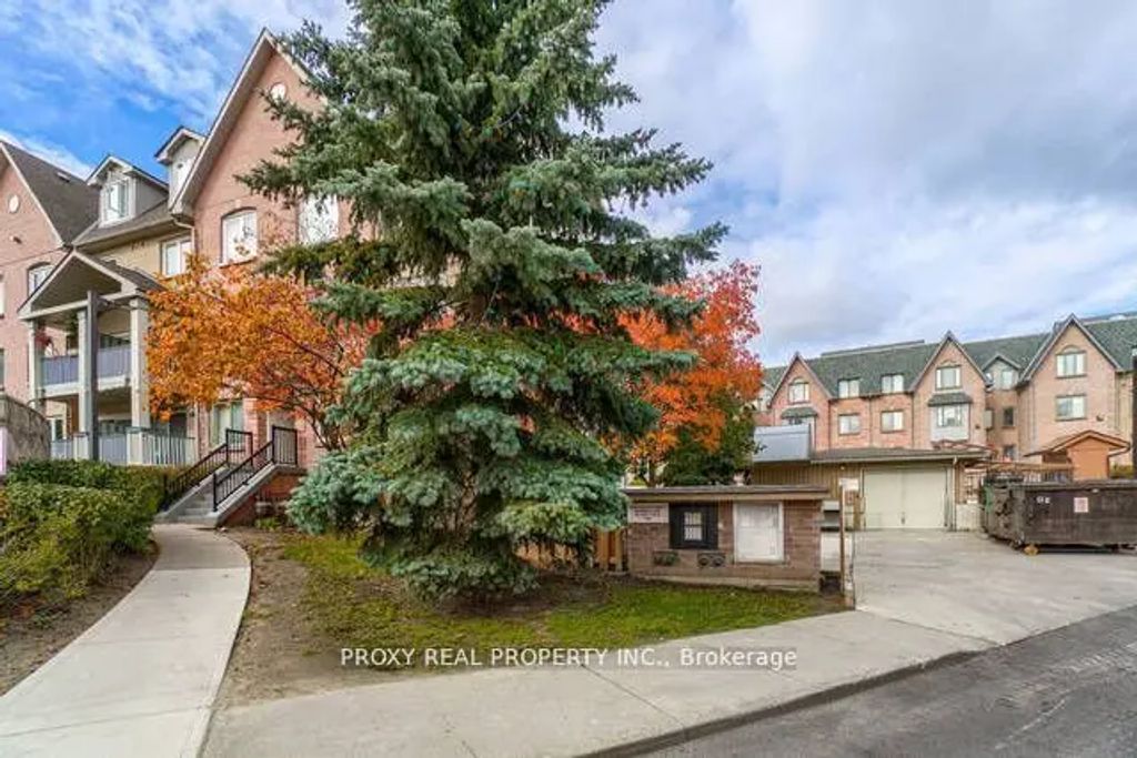 75 Weldrick Road E 829, Richmond Hill