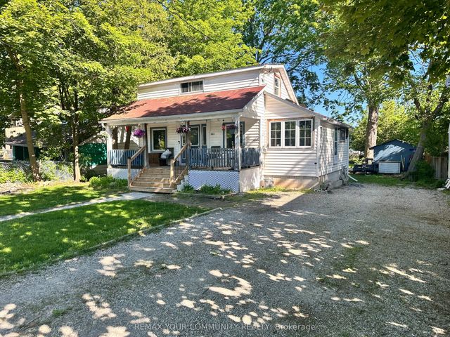 1002 Lake Drive E, Georgina