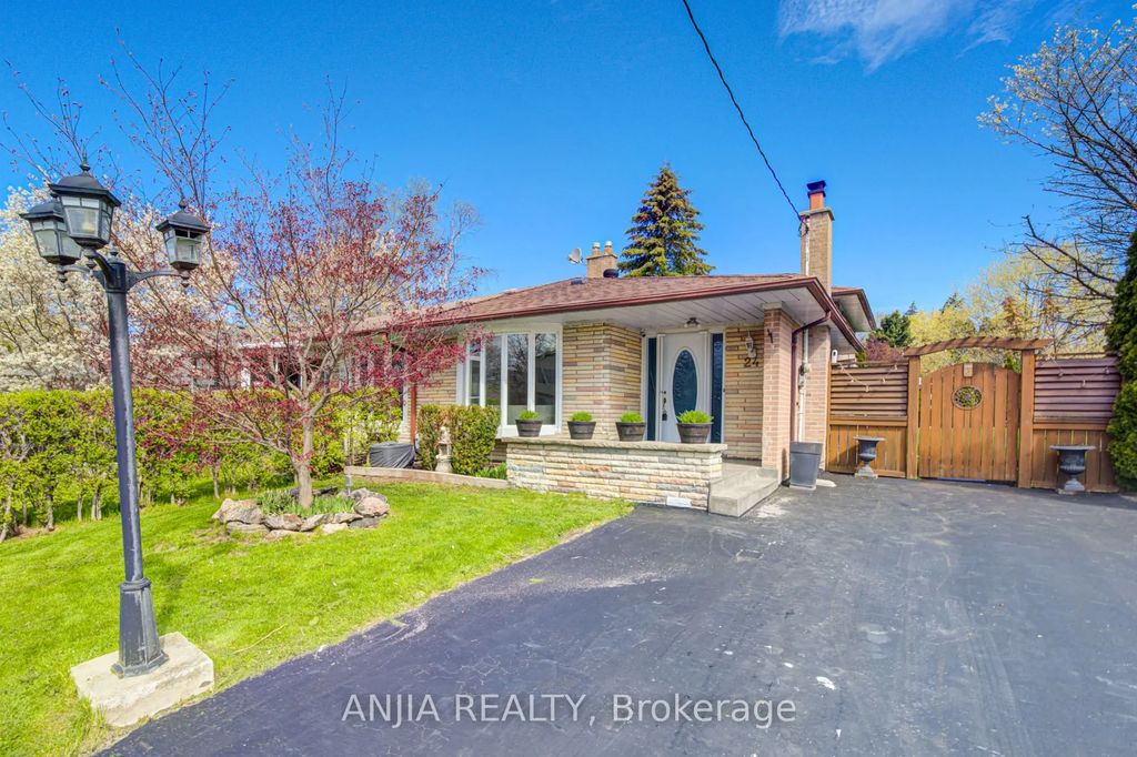24 Friar Tuck Road, Markham