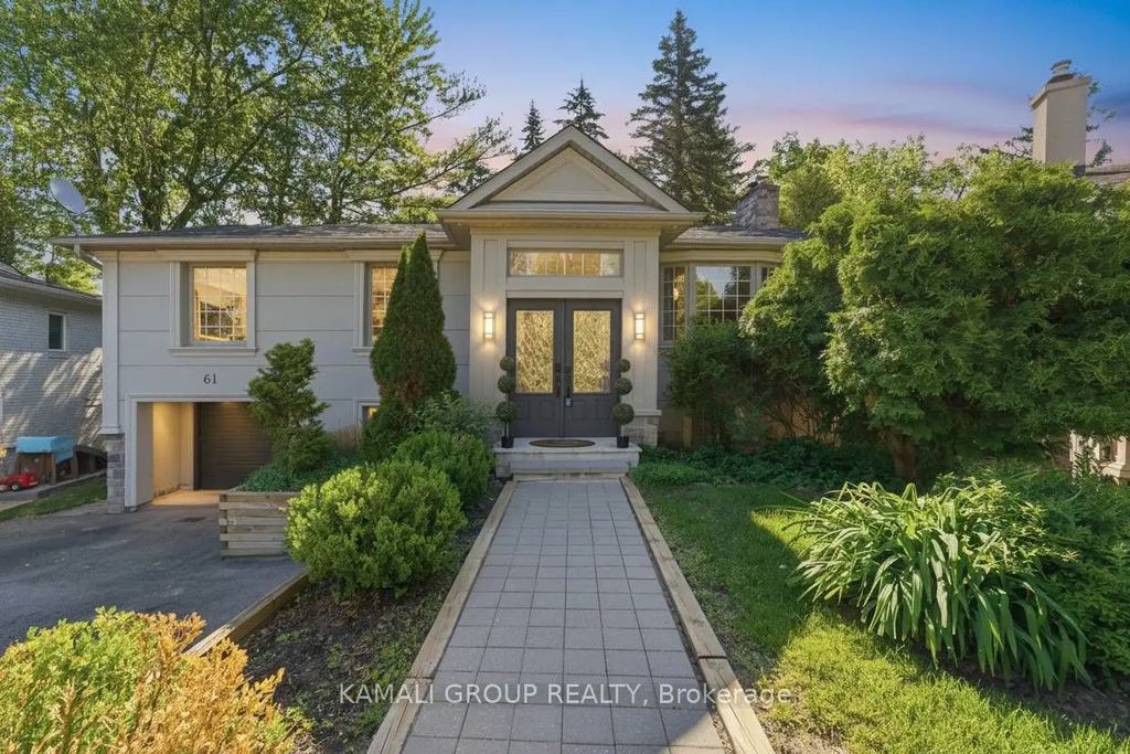 61 Lawnwood Court, Richmond Hill
