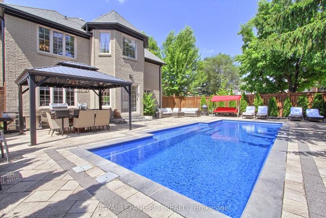 646 Brooker Ridge, Newmarket
