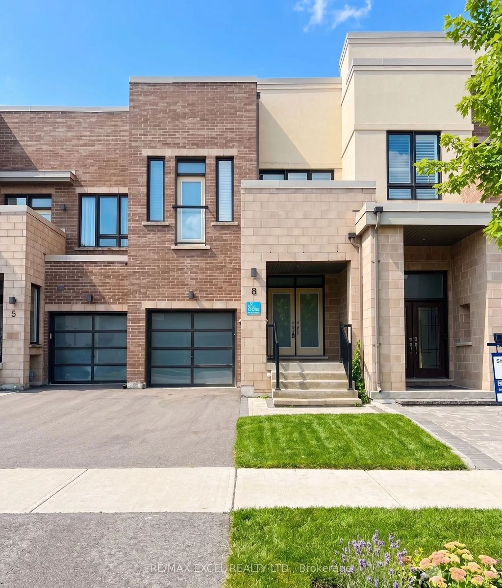 8 Helliwell Crescent, Richmond Hill