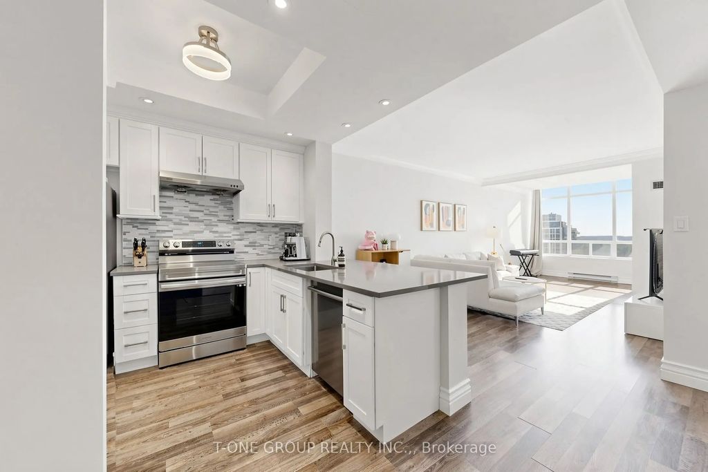 22 Clarissa Drive Ph6, Richmond Hill
