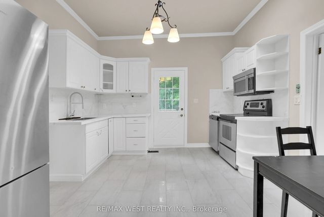 19015 Dufferin Street, King