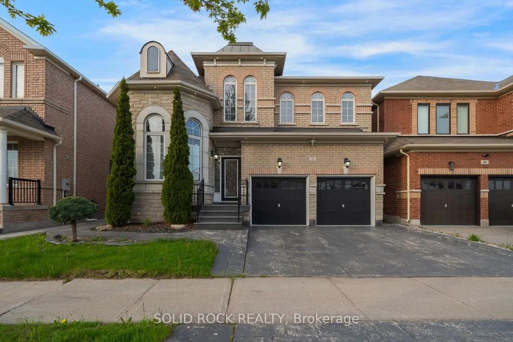 32 Albert Roffey Crescent, Markham