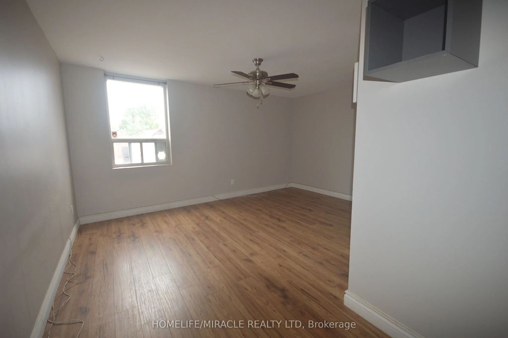 64 Holland Street W Upper #1, Bradford West Gwillimbury
