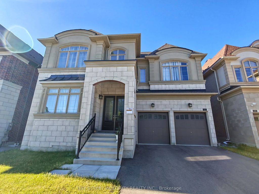 211 Hillsview Drive, Richmond Hill