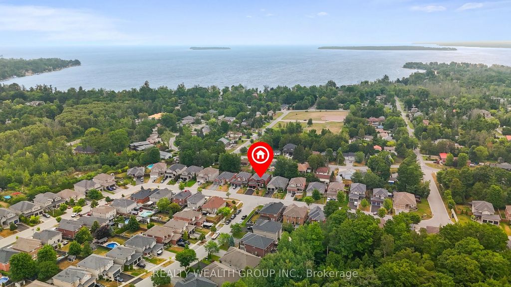 896 Booth Avenue, Innisfil