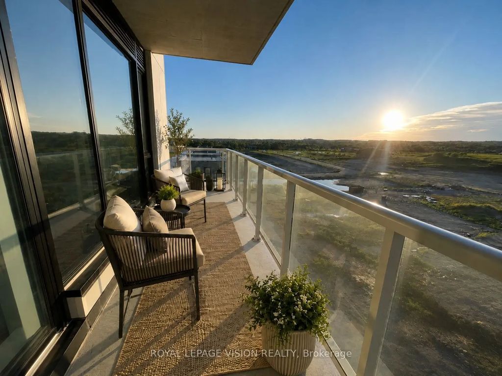 2 David Eyer Road 625, Richmond Hill
