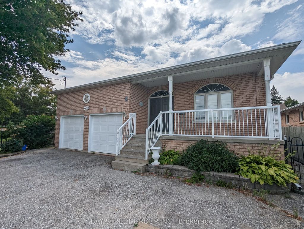 682 The Queensway Road S Lower, Georgina