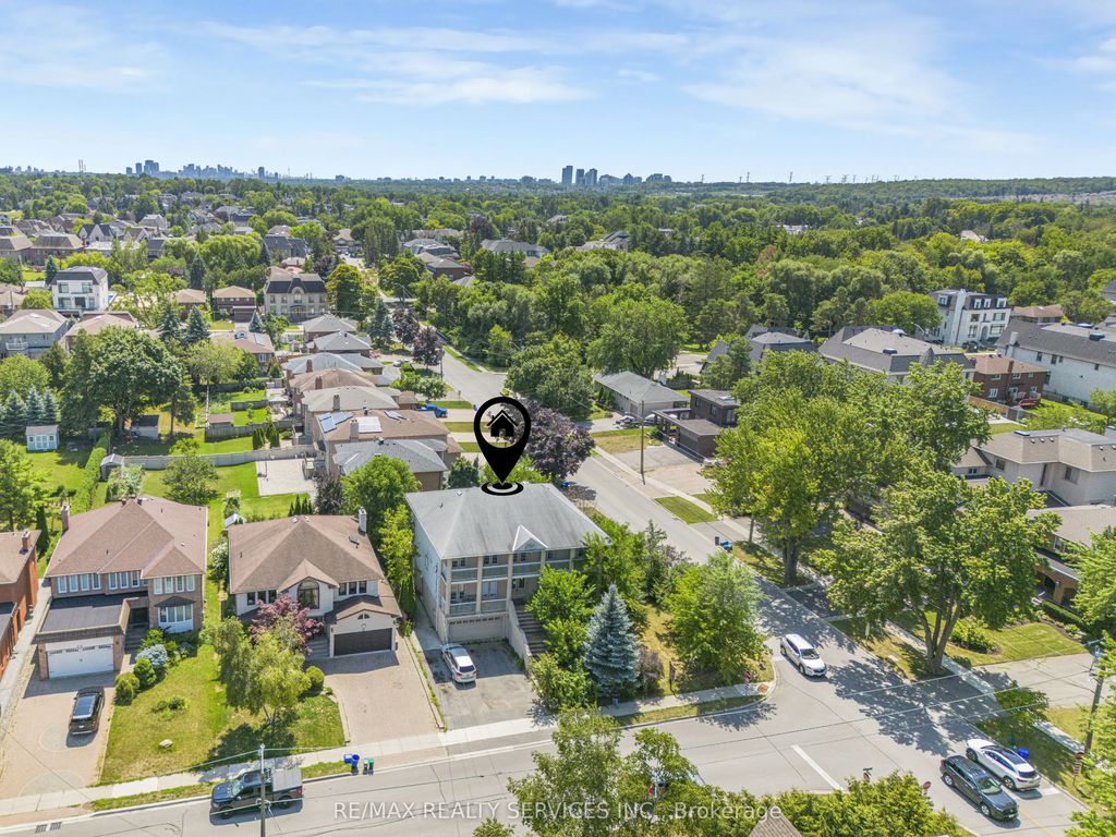 135 Spruce Avenue, Richmond Hill