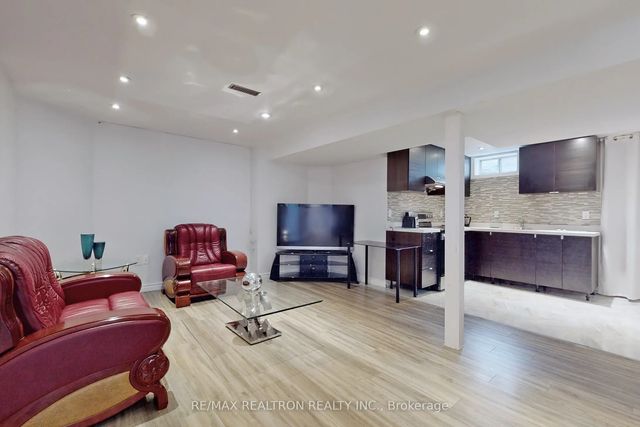 32 Subrisco Avenue Bsmt, Richmond Hill