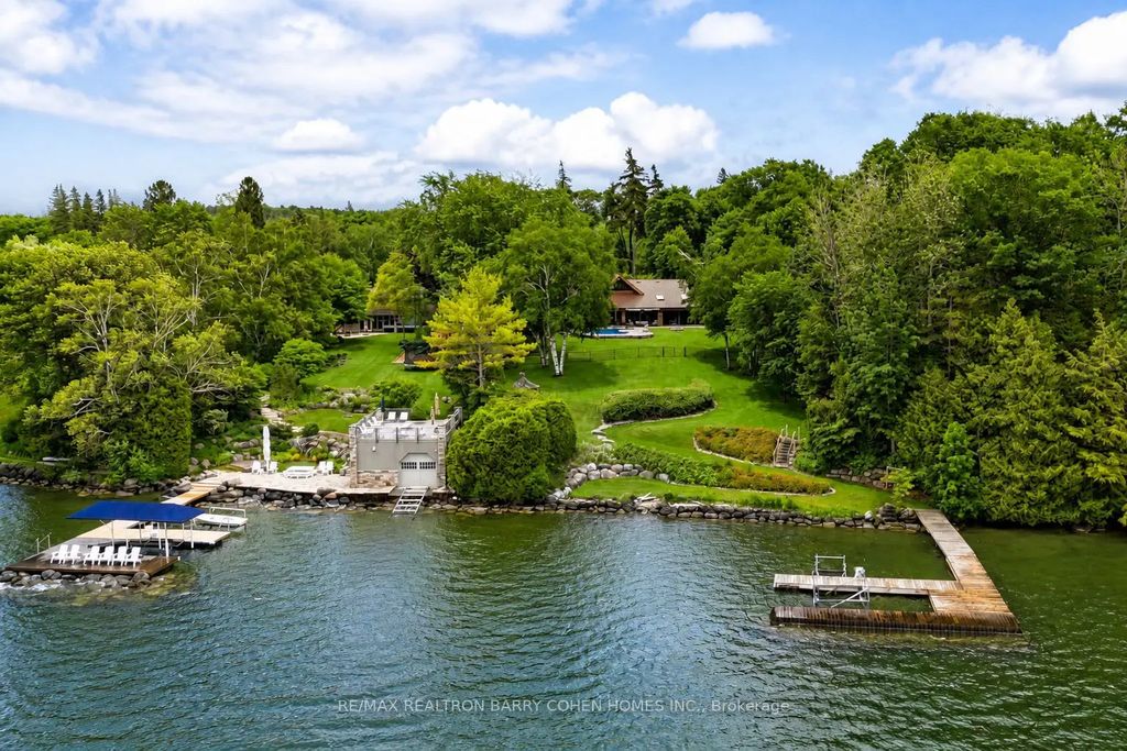 700 Lake Drive N, Georgina