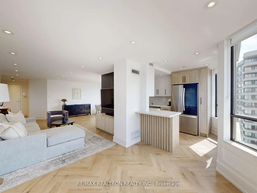 7460 Bathurst Street 1111, Vaughan