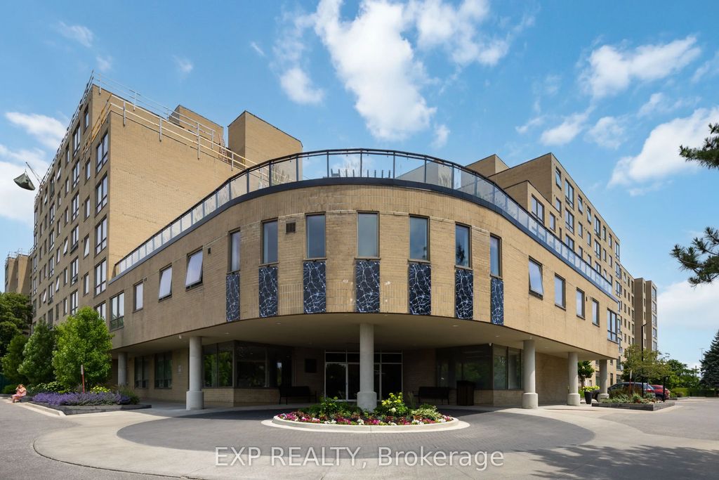 326 Major Mackenzie Drive E 716, Richmond Hill