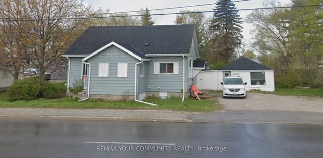 260 The Queensway Road S, Georgina