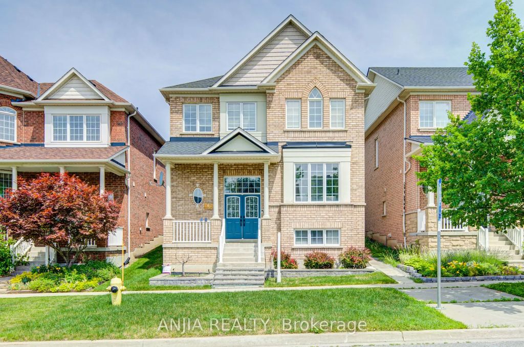 43 Manley Avenue, Whitchurch-Stouffville