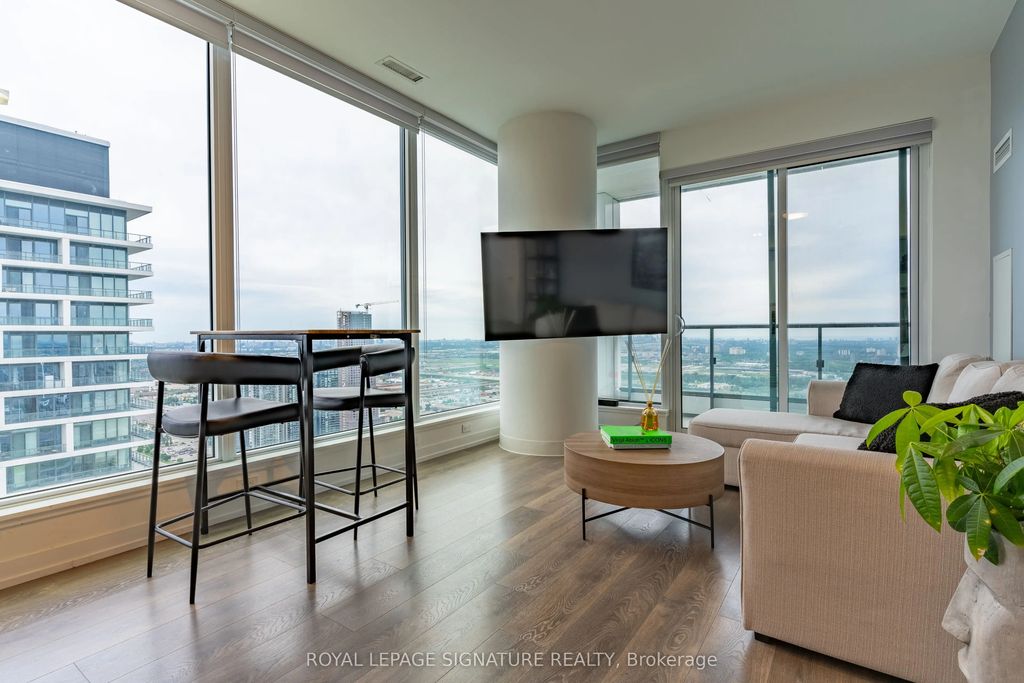 898 Portage Parkway 5903, Vaughan