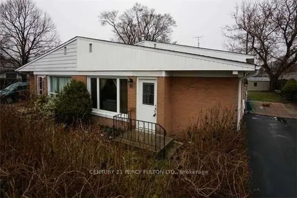 92 Septonne Avenue Bsmnt, Newmarket