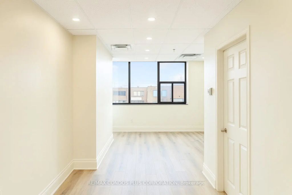 260 Regina Road Unit 3 (second Floor), Vaughan