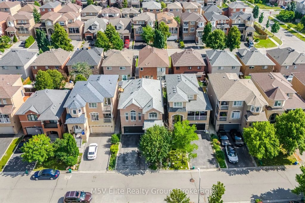 168 Sail Crescent, Vaughan