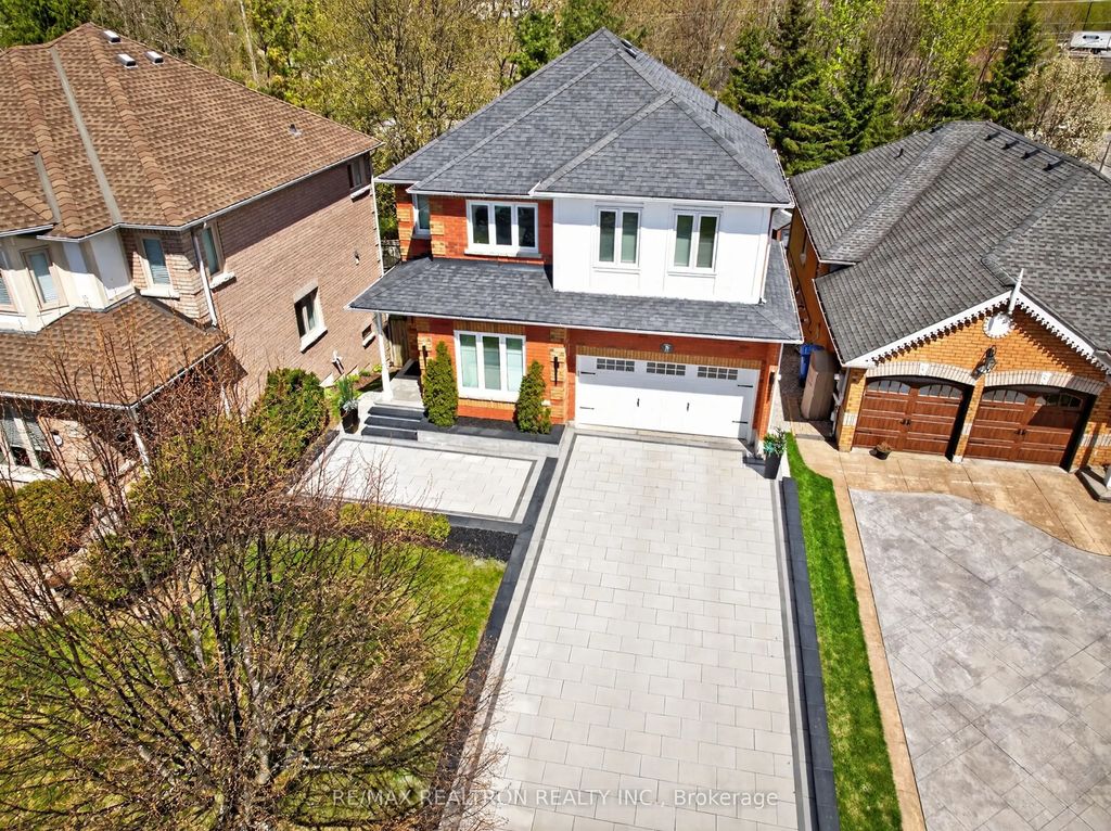 5 Yvonne Place, Aurora