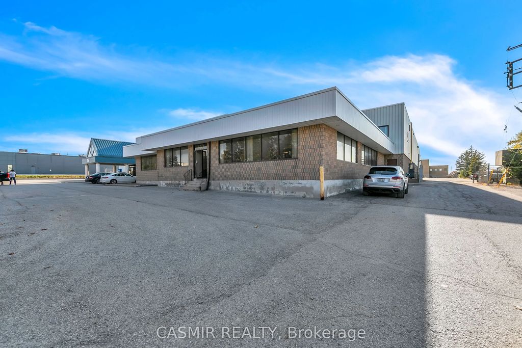B-150 Pony Drive E, Newmarket