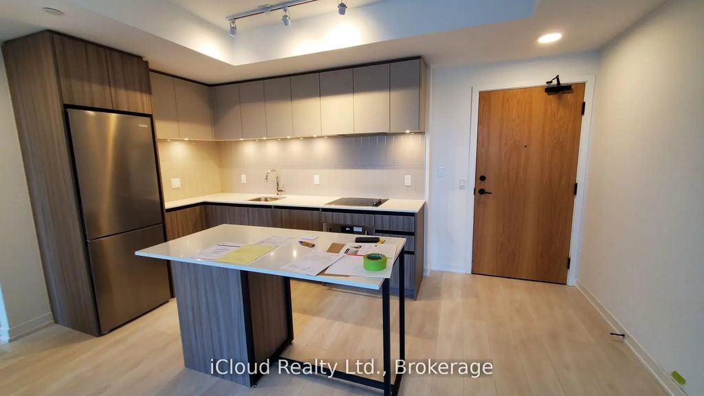 7950 Bathurst Street 210, Vaughan
