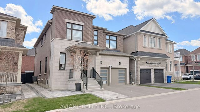 76 Maple Fields Circle, Aurora