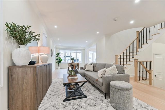 38 Russell Parker Crescent, Aurora