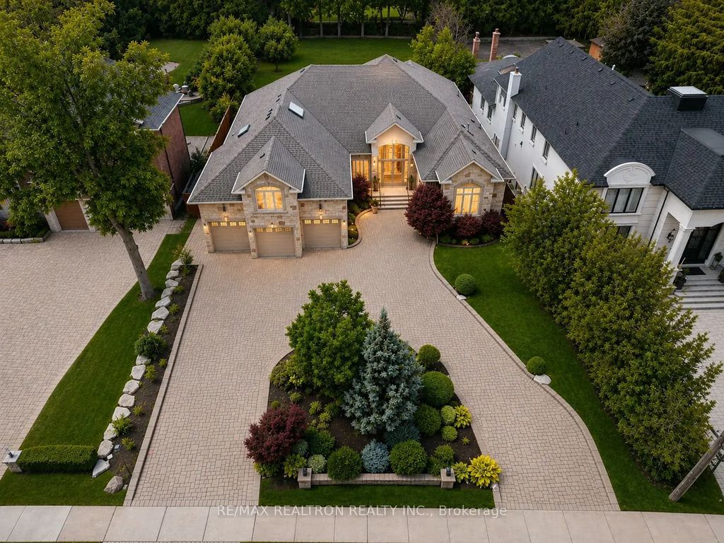 16 Boyle Drive, Richmond Hill