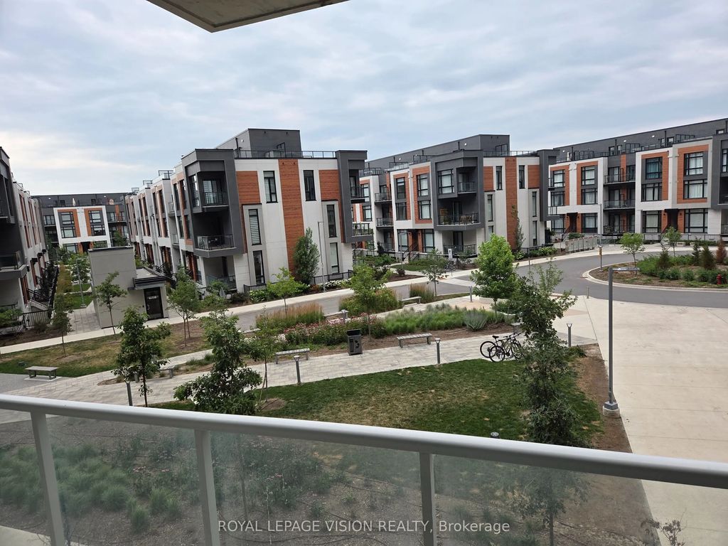 6 David Eyer Road 217, Richmond Hill