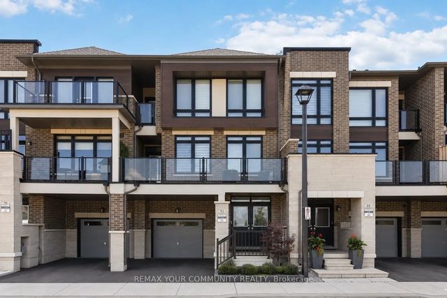 92 Holyrood Crescent, Vaughan