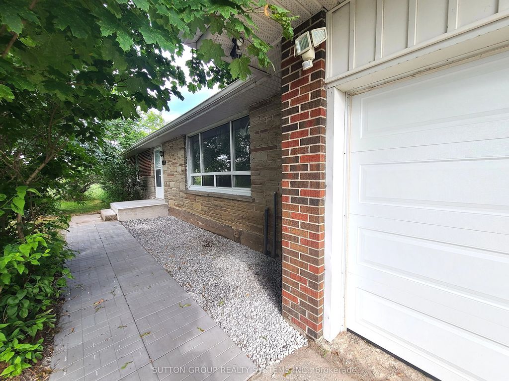 998 King Road, King
