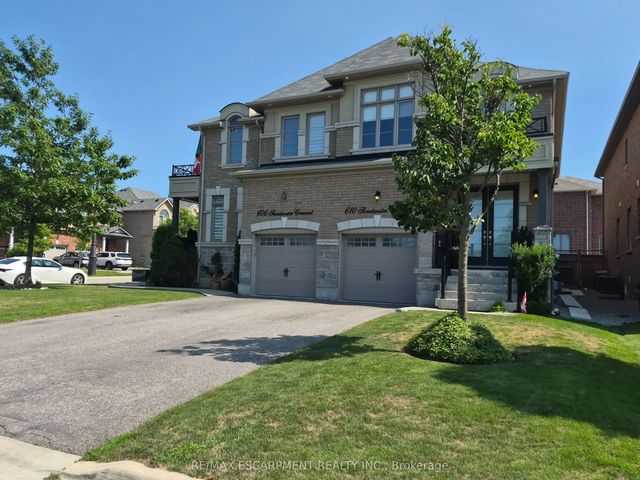 610 Sweetwater Crescent, Newmarket