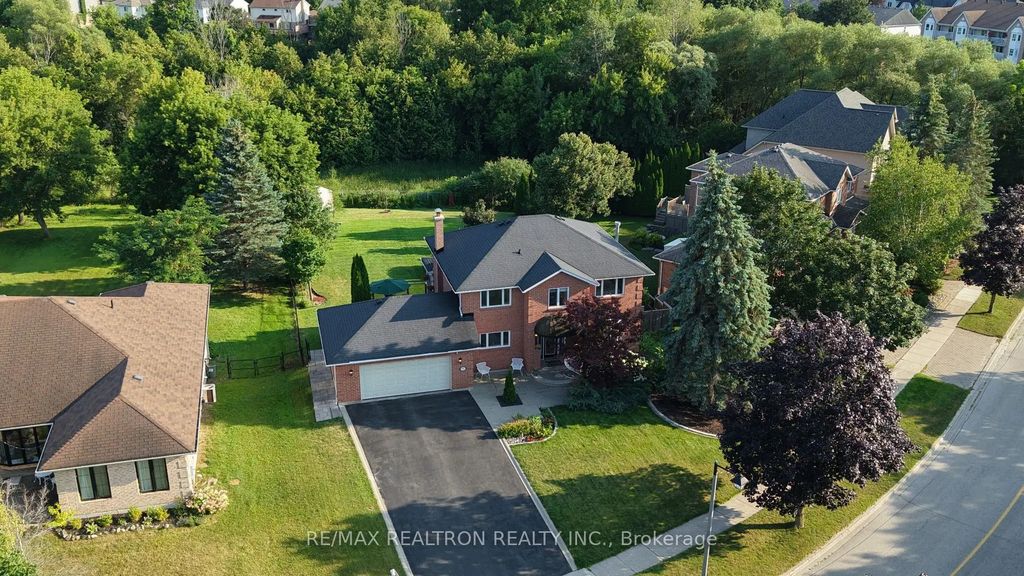 97 Thompson Drive, East Gwillimbury