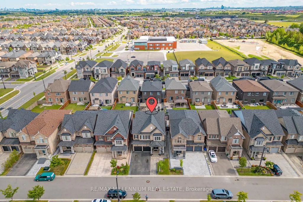 18 Boone Crescent, Vaughan