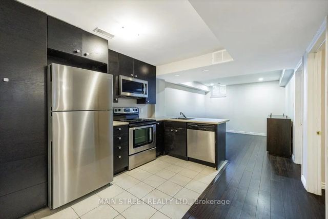 10 Usherwood Street Basement, Aurora