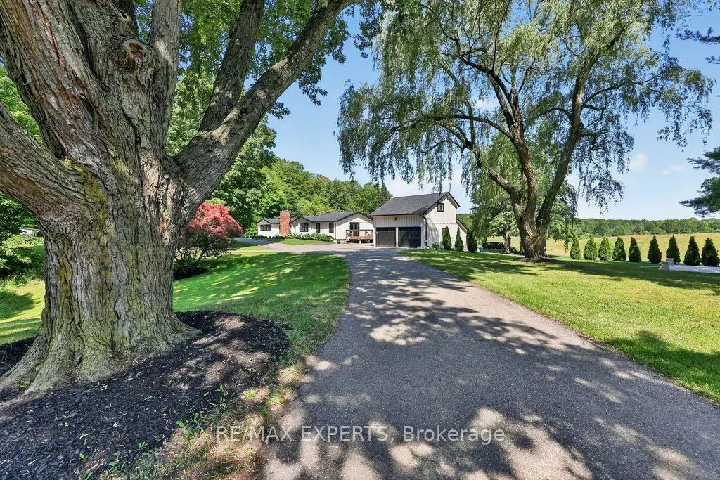 5502 16th Side Road, King