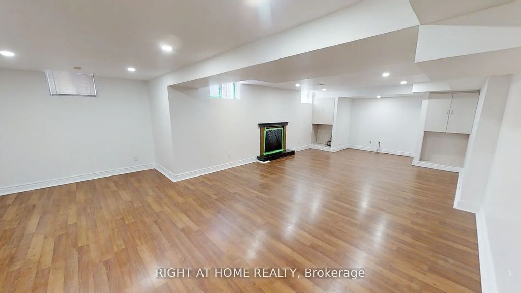 (lower) 31 Northgate Crescent E, Richmond Hill