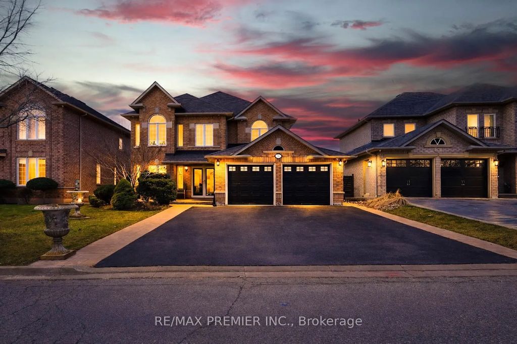 16 St Michele Place, Vaughan
